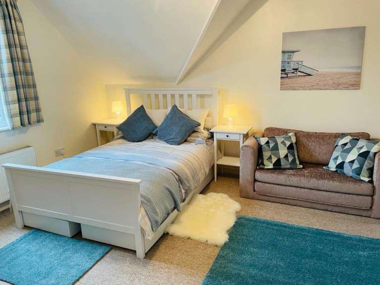 Large Double Room, Standard Bills Included