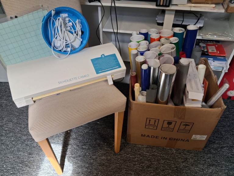 Silhouette Cameo Cutting Machine with Vinyl Rolls