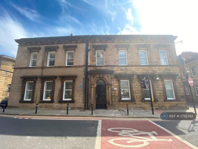 1 bedroom flat in King Street, Wakefield, WF1 (1 bed) (#2752743)