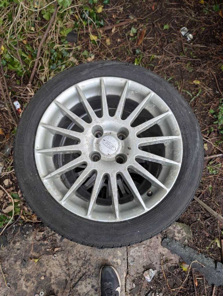Free ford 4 stud multi spoke alloys  