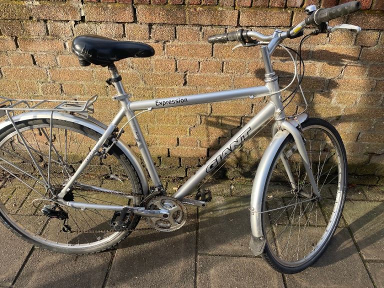 Lovely Adult Hybrid Giant expression Aluminum bike 18 speed Large frame in good condition 