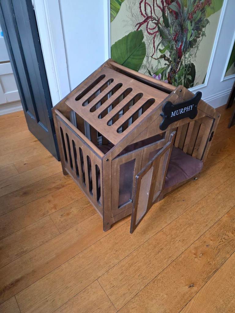 Beautiful wooden puppy/dog kennel