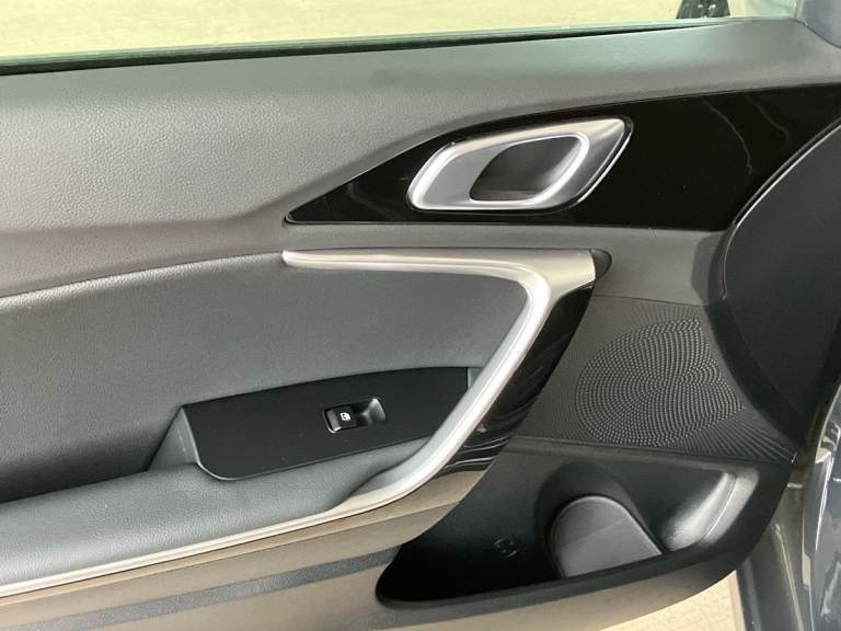 2025 Kia Ceed 1.5T GDi ISG 138 3 5dr Hatchback PETROL Manual