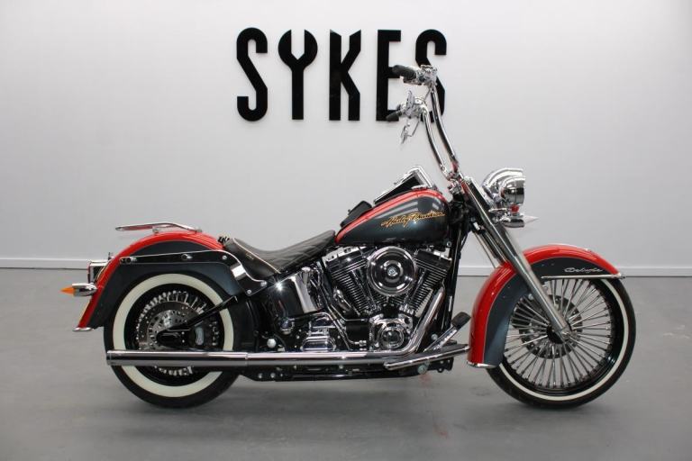 2006 Harley-Davidson FLSTN Softail Deluxe in Red and Grey