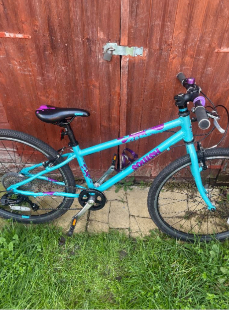 **Aqua Squish 26 inch Kids Bicycle Ages 9+ - 13'' Frame Serviced Ready to Ride with Extras**