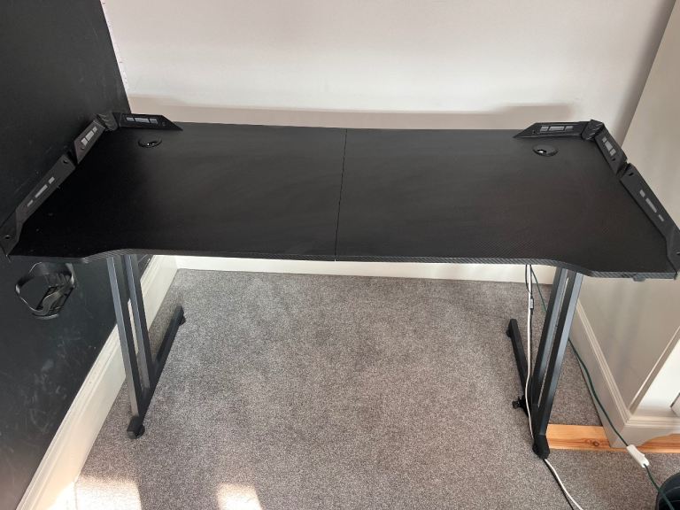 Black gaming desk excellent condition 57 inches x 29 inches x 22 inches 