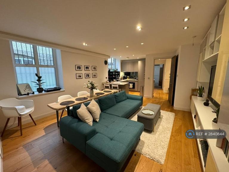 2 bedroom flat in Windsor Street, London, N1 (2 bed) (#2840844)
