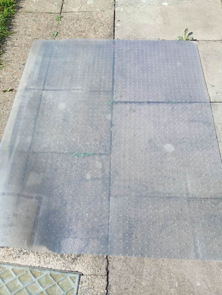 PLASTIC CARPET PROTECTOR FLOOR MAT