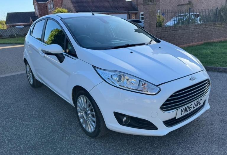 2016 FORD FIESTA 1.0T TITANIUM FULL MOT S/HISTORY DRIVES GREAT JUST SERVICED! 