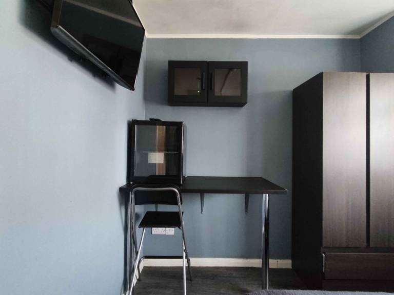 Single room with private bathroom for rent