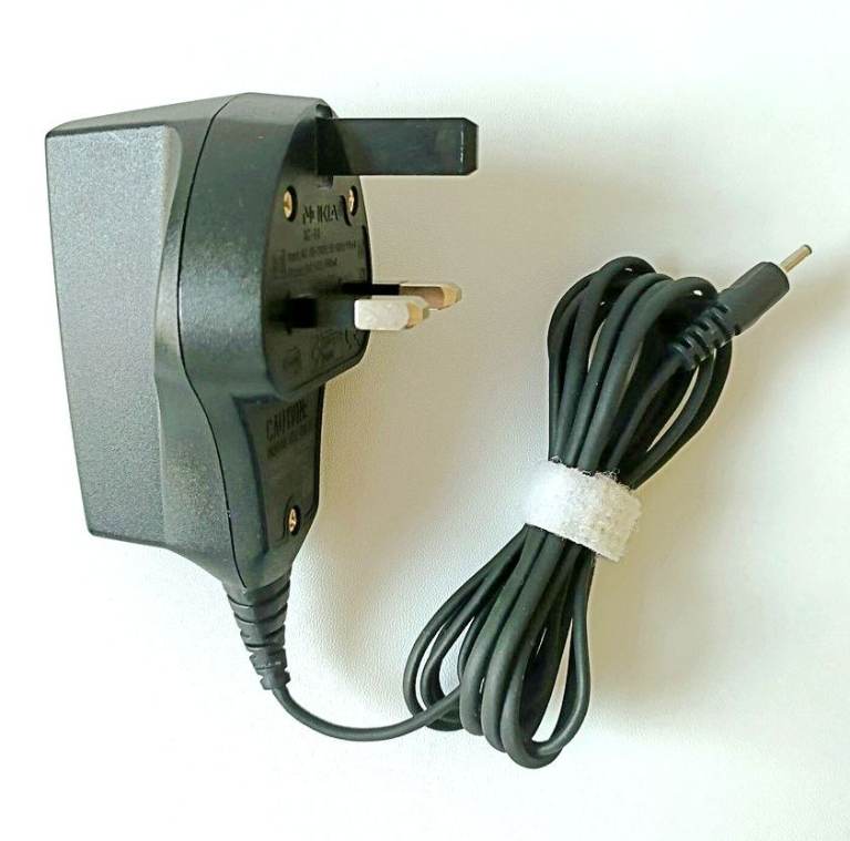 Nokia AC-8X UK 3-Pin Mains Charger 6300,1208,N95,E65,3110c - Small Pin (2mm)