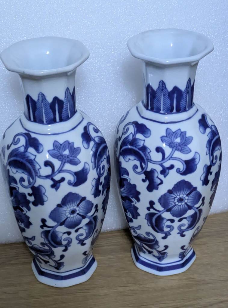 Chinese vases blue white ceramic pottery 