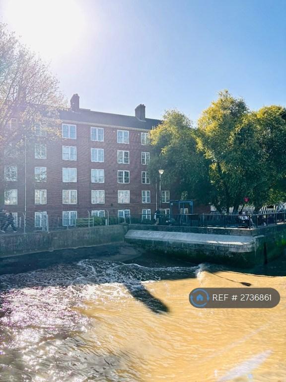 3 bedroom flat in Coltman House, London, SE10 (3 bed) (#2736861)