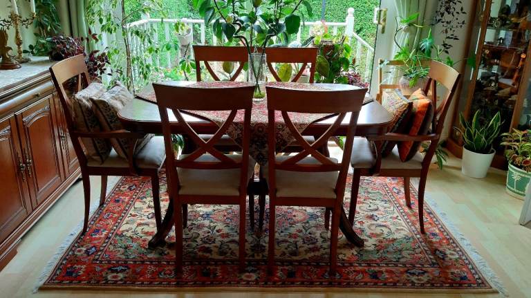 Wooden Dining Table and 4 Chairs – Good Condition