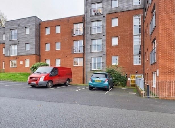 Modern 2-Bed Flat to Let – Lancashire Court, Burslem, Stoke-on-Trent (ST6)