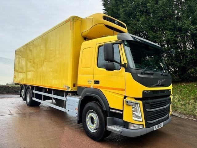 2019 19 Volvo FM 330 Euro 6 6x2 sleeper cab 29ft fridge box side door tail-lift