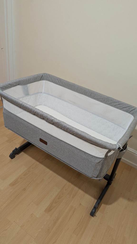 image for Baby crib/cot/bedside crib