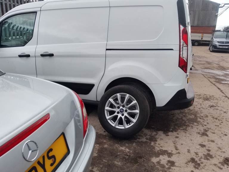 FORD CONNECT ALLOYS AND EXCELLENT TYRES 215 60 16TYRES