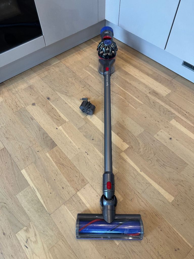 Dyson v8 animal fully working brand new battery and cleaned with charger £85 