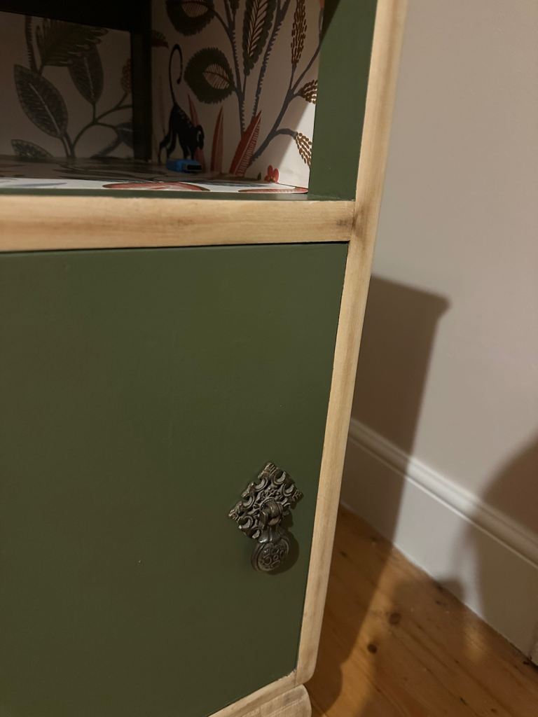 Small cabinet/side table 