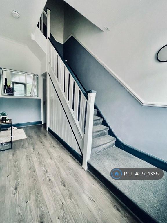 1 bedroom in Norbury Crescent, London, SW16 (#2791386)