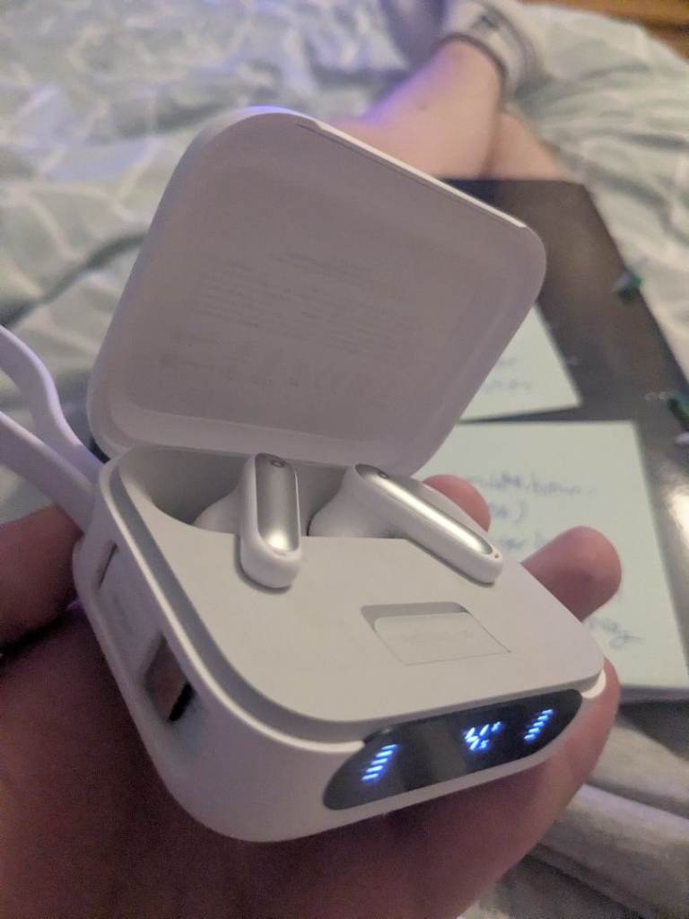 Soundcore p41i with Charging Case - White, brand Condition