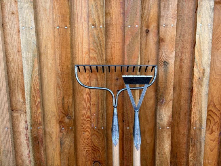 De wit garden hoe and de wit garden rake 