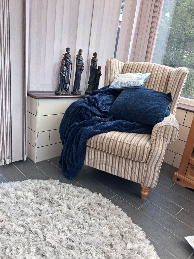 COMFY ARMCHAIR
