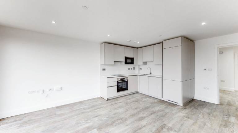 image for 2 bedroom flat for rent ideal for sharers and family available immediately 