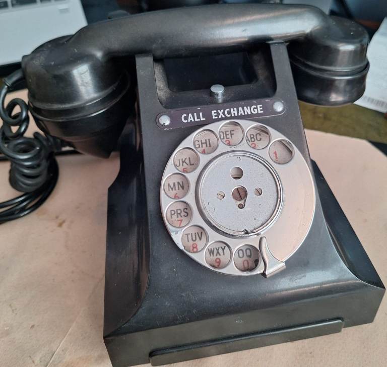Vintage GPO 312L black bakelite telephone c1950s