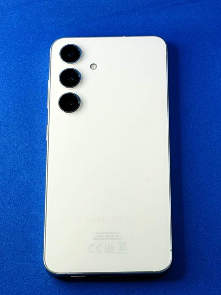 Samsung Galaxy S24 – White, As Good As New