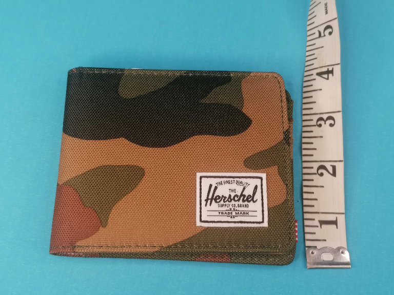 Brand new Herschel Supply Co. The Finest quality, Mens Roy Wallet Woodland color.