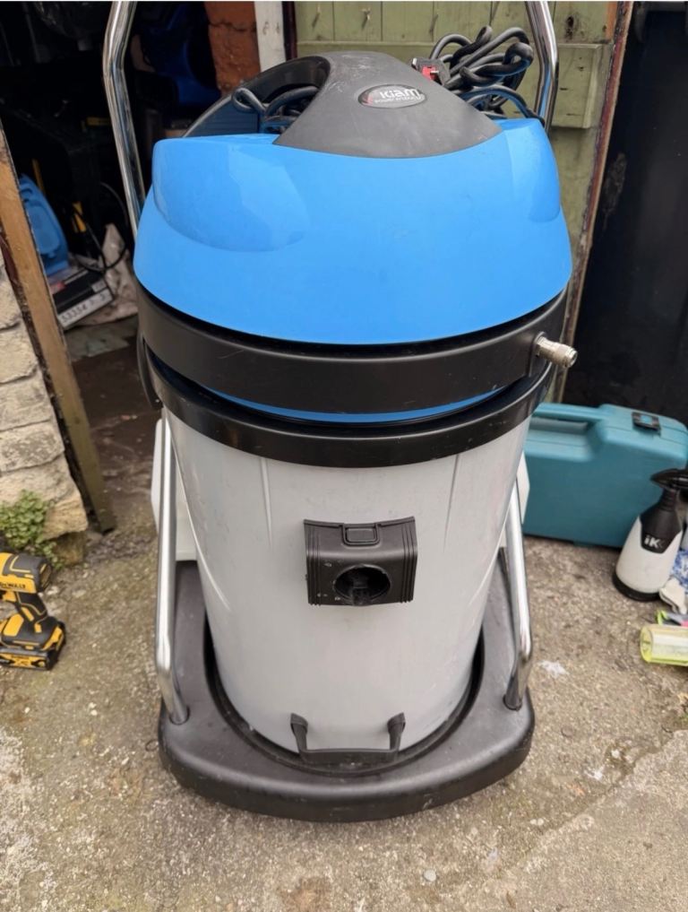 Kiam Aquarius 2800 Hot Carpet Cleaner – £695 (Collection Only – Hawick)