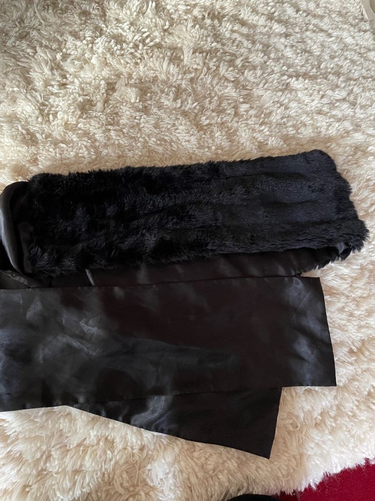 Lovely Faux Fur/Silk effect Scarf/Wrap