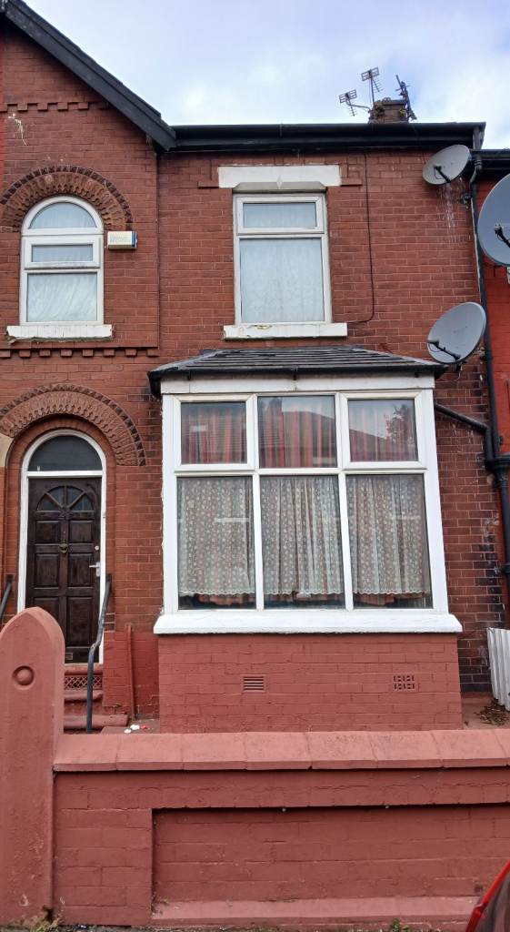 3 bedroom house Fully Furnished 1 Bathroom 1 Shower Wet Room to rent £1450.00pcm Great Location