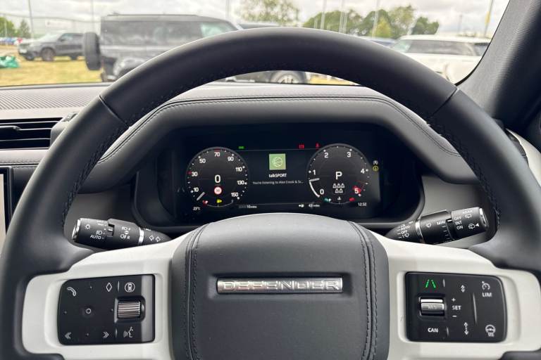 2025 Land Rover Defender 110 3.0 D250 MHEV X-Dynamic HSE Auto 4WD Euro 6 (s/s) 5dr SUV Automatic