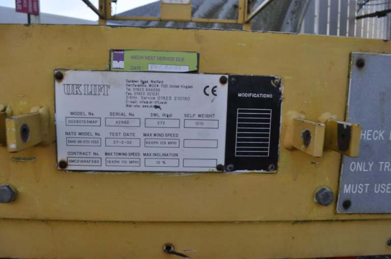 towable manaual pump scissor lift