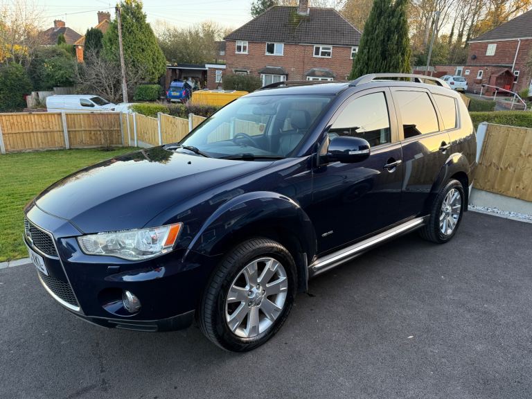 2013 MISTUBISHI OUTLANDER 2.2 DIESEL/7 SEATER/TOWBAR