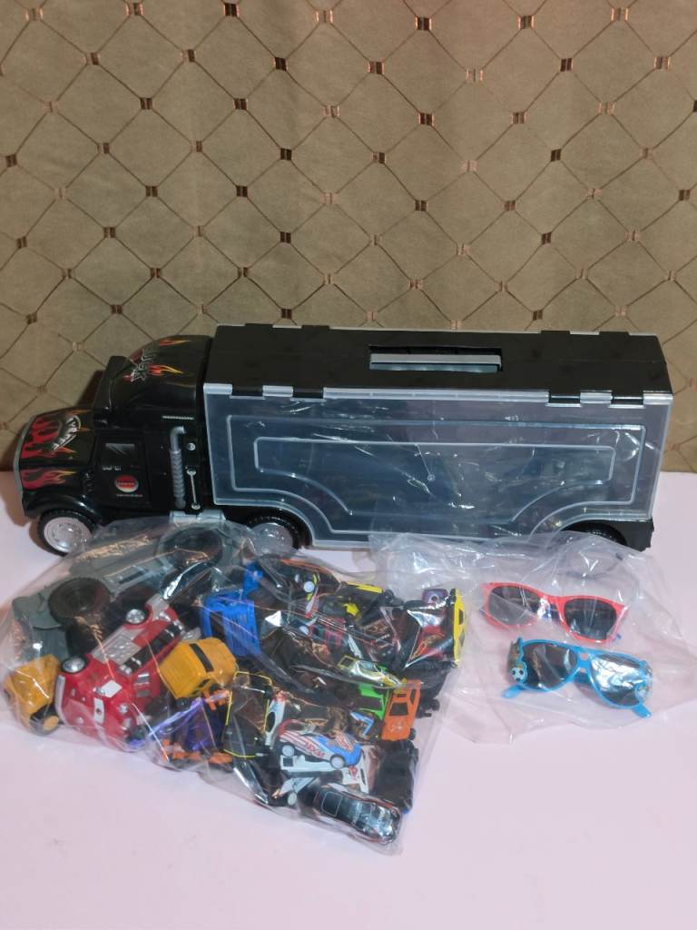 Big-Daddy Car Transporter Truck Storage Case with Toy Cars & Sunglasses