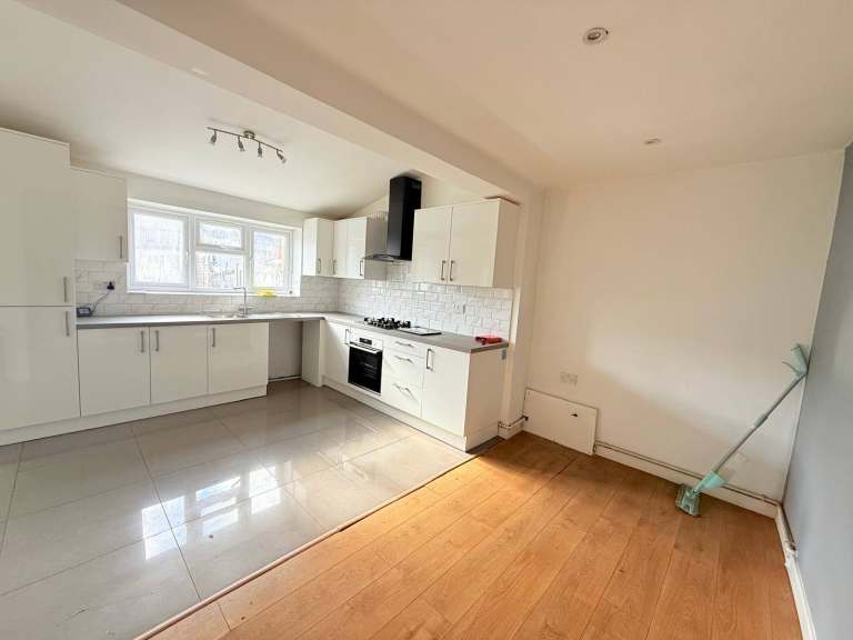 Beautiful 3 Bedroom with Spacious Living Room House available to Let at Cotesmore Garden RM8, 