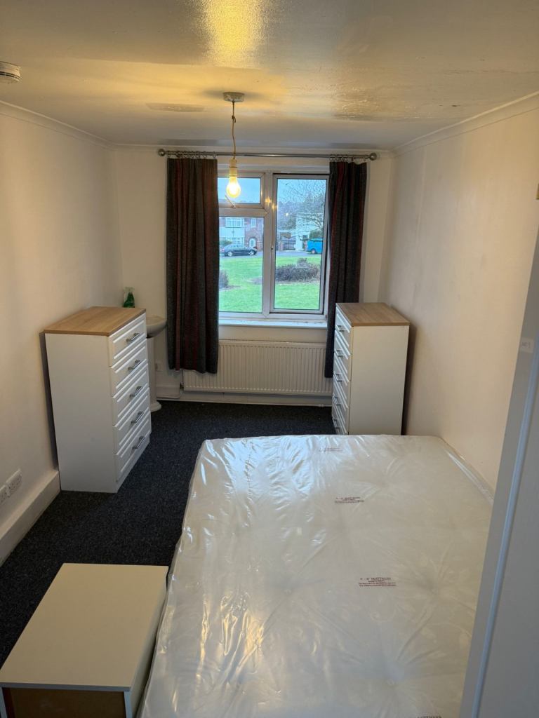 Double room to rent near Luton airport