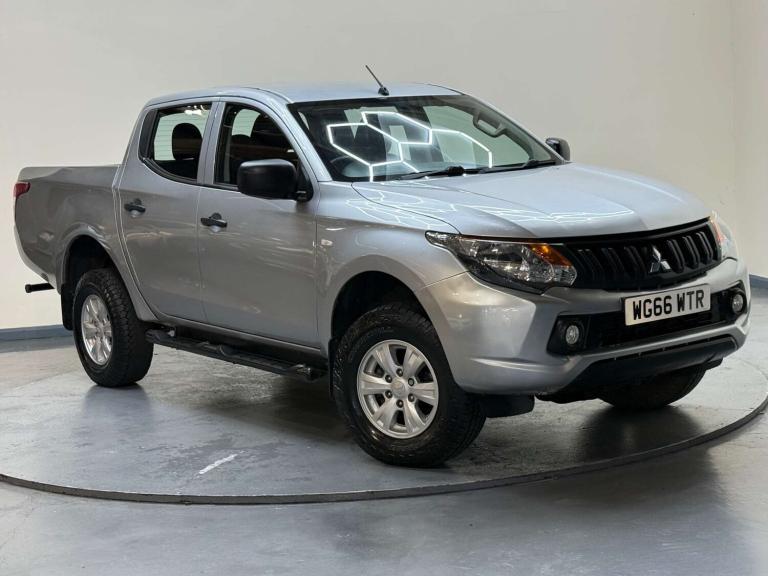 2017 Mitsubishi L200 2.4 L200 4Life Double Cab DI-D 4WD 5dr Pickup Diesel Manual