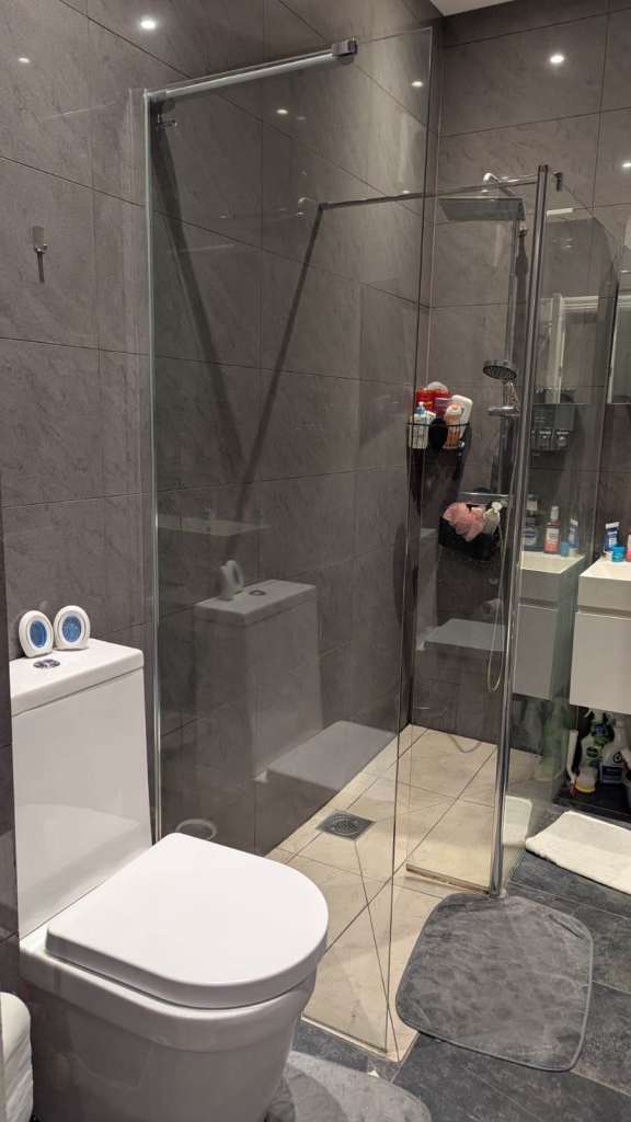 Bedroom set in a prime location, West Kensington, Talgarth Road, W14 9DB-Ref: 2215