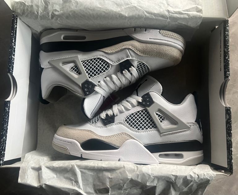 Air Jordan 4 Retro - UK 5 (EU 38) - New - Black/White - Unisex