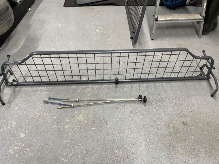 VW Touareg 2016 dog guard and boot divider