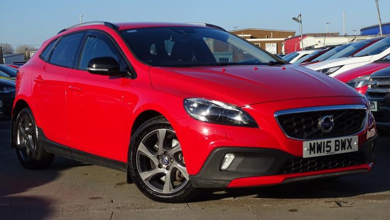 VOLVO V40 CROSS COUNTRY 2.0 Lux D2 Red Auto Diesel 2015
