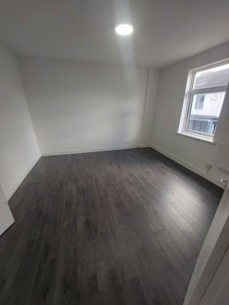 Flat in Brierley Hill- Dudley 