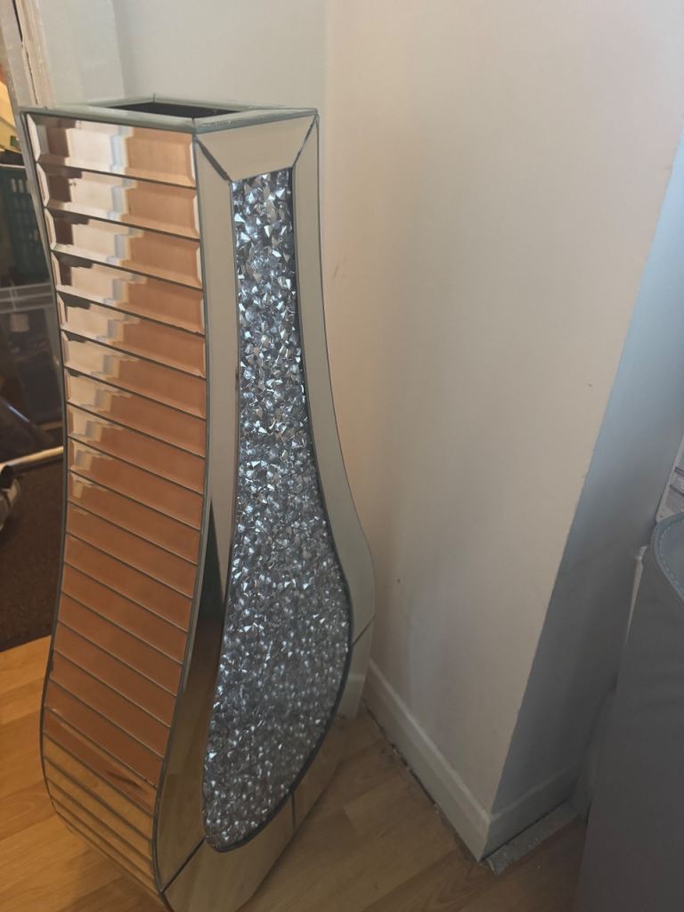 Large Mirrored & Crushed Diamond Vase – Good Condition