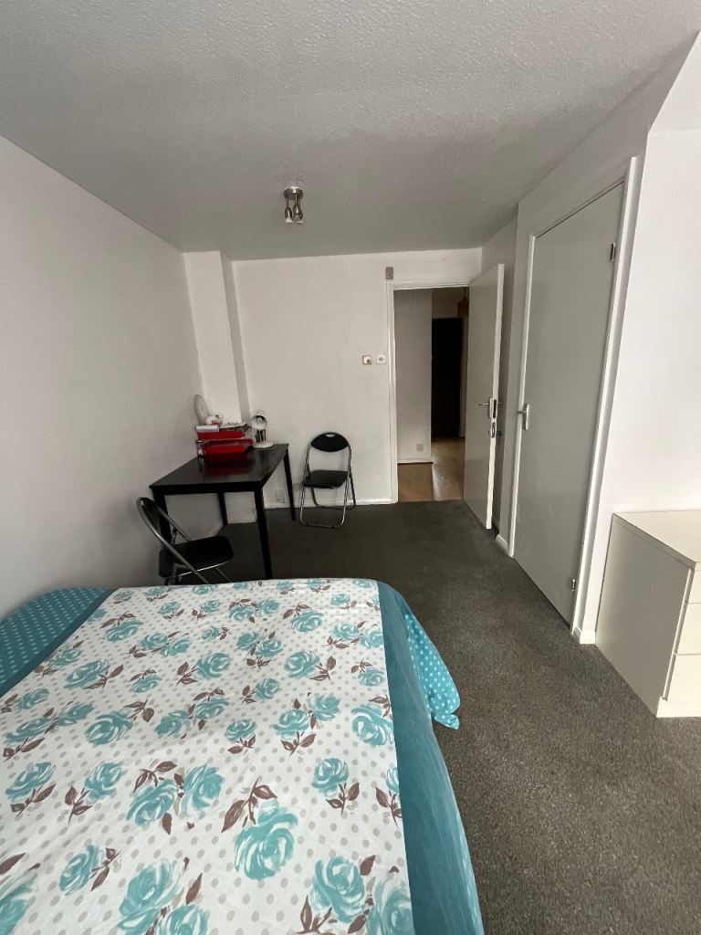 Large room to let in Whitechapel area E1