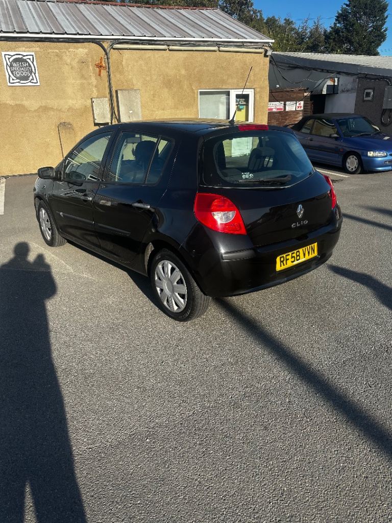 Renault Clio expression auto with paddles, 38,000 miles. Excellent condition 